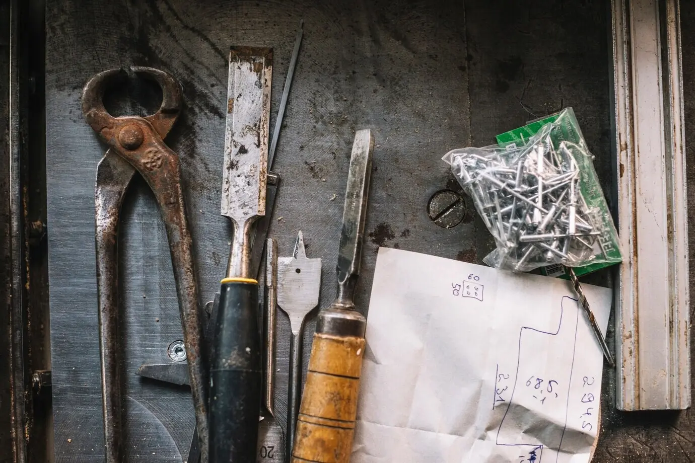 Bitte sende mir die ursprüngliche Beschreibung von „Carpentry concept“, damit ich sie auf Deutsch umformulieren kann.